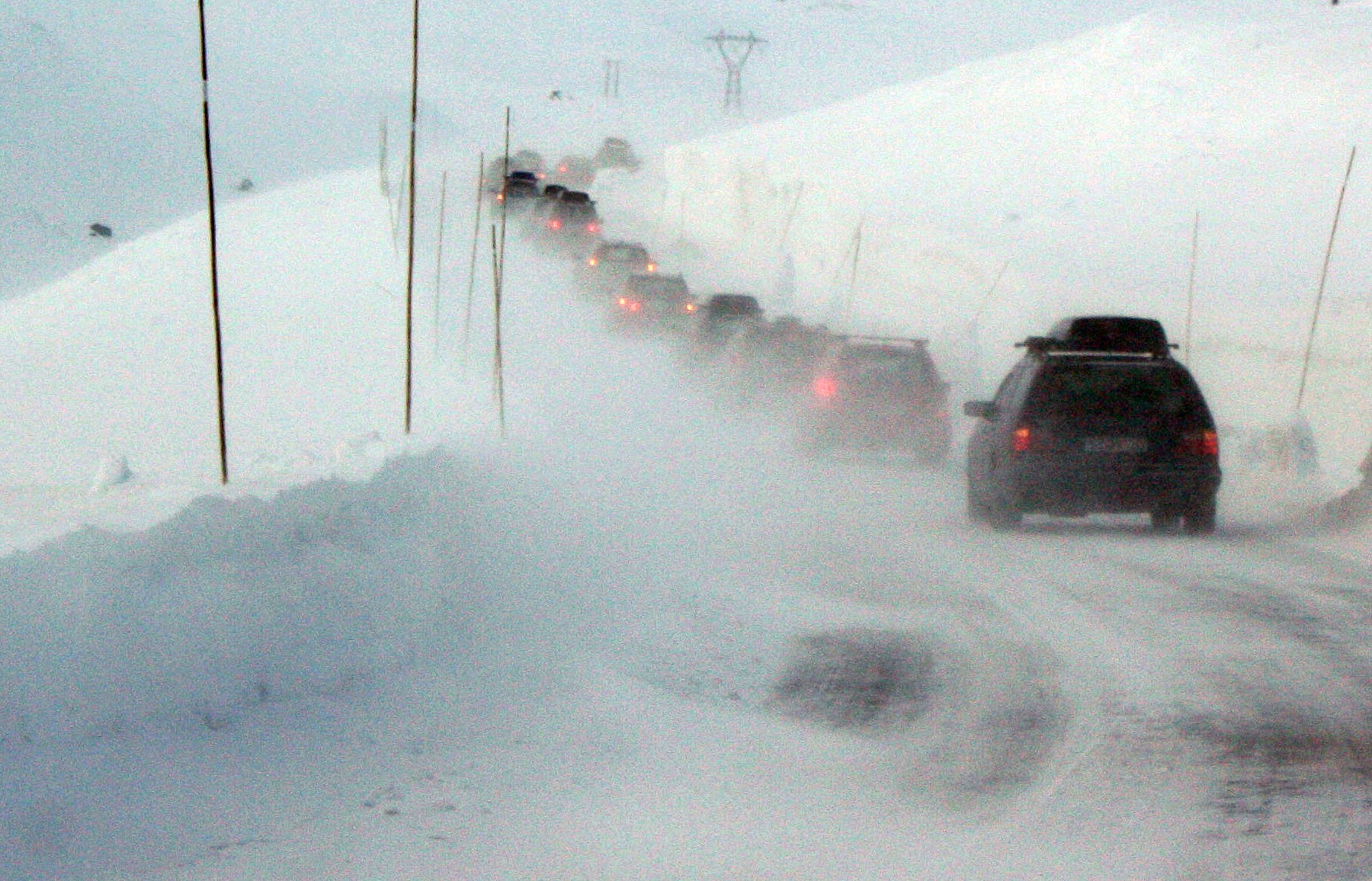 Vinter på fjellovergangene - slik kjører du kolonnekjøring – Radio Rjukan
