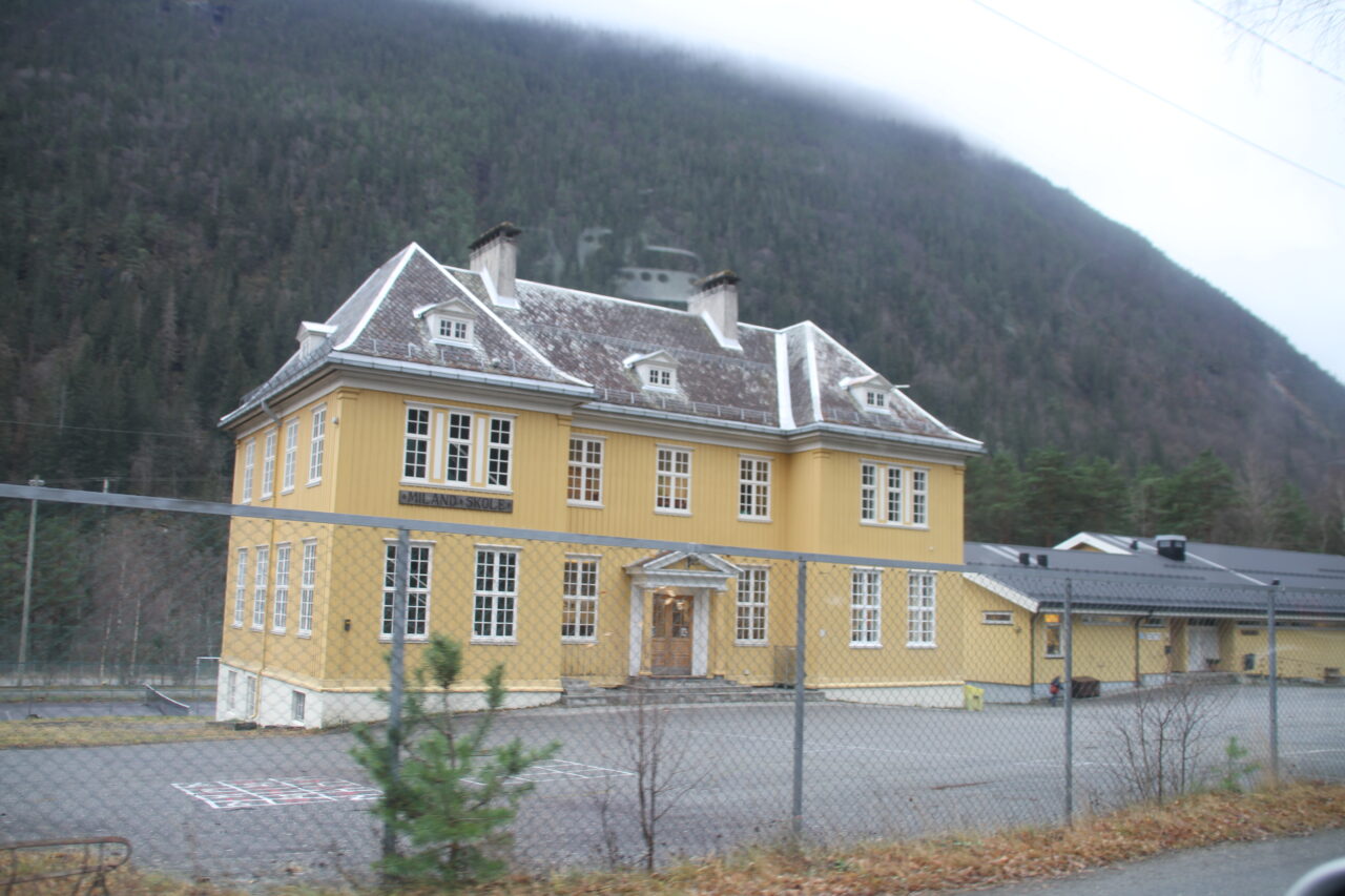 miland-skole-1-1280x853 miland-skole-1-1280x853